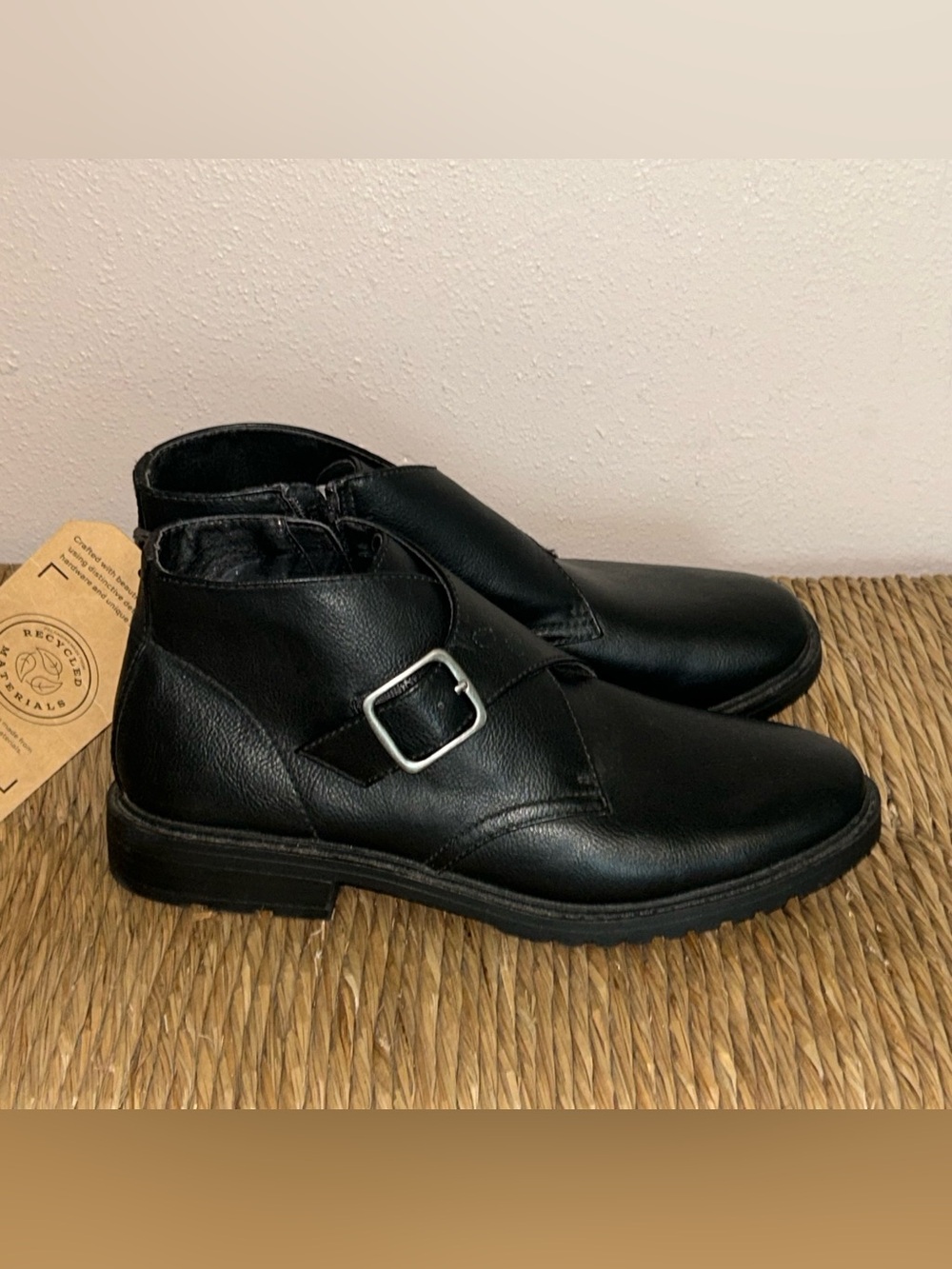 FRYE AND CO. Black Leather Chukka Boots with Buckle